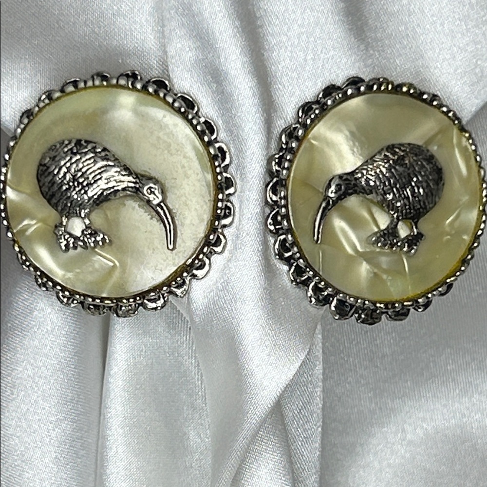 Unique Vintage Silver tone Kiwi Bird clip on Earrings New Zealand 1950